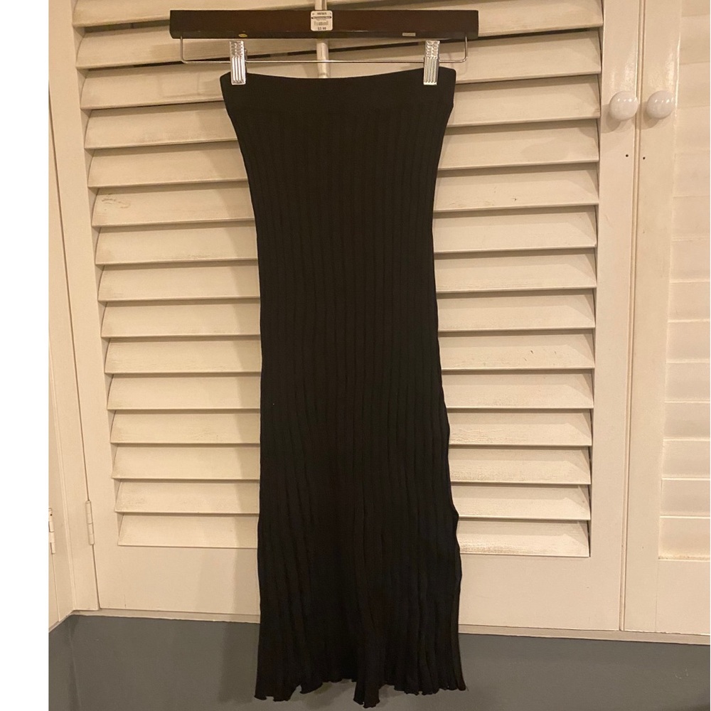 Black ribbed maxi skirt